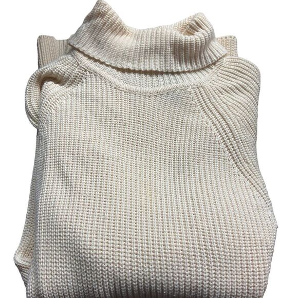 Rafaela size small heavy turtle neck excellent condition - Picture 2 of 2